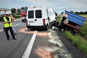 policjant wykonuje czynności na wypadku