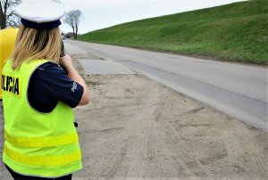 policjanci wykonują czynności podczas wakacji
