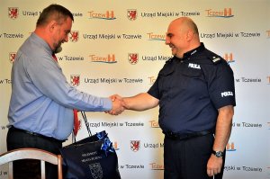 policjanci mówią o bezpieczeństwie drogowym