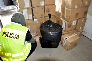 policjanci zabezpieczyli tytoń