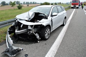 policjanci wykonują czynności na wypadku