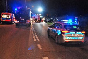 policjanci wykonują czynności na wypadku
