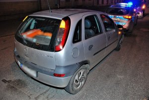 policjanci pracują na wypadku drogowym