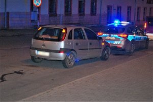 policjanci pracują na wypadku drogowym