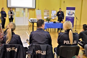 policjanci na debacie
