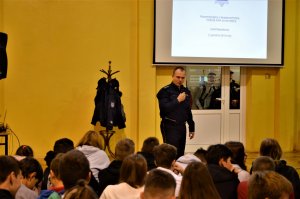 policjanci na debacie