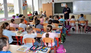 spotkanie policjanta z dziećmi