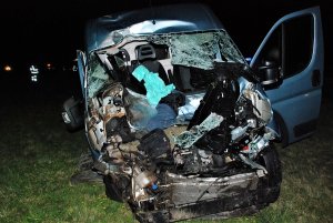 policjanci pracują na miejscu wypadku