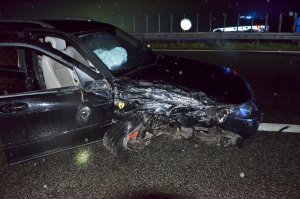policjanci wykonują czynności na wypadku drogowym