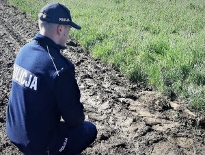 policjanci zabezpieczają niewybuch