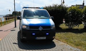 policjanci patrolują