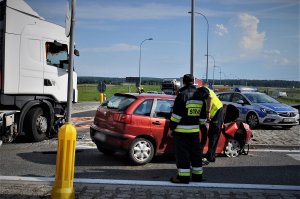 policjanci wykonują czynności na wypadku