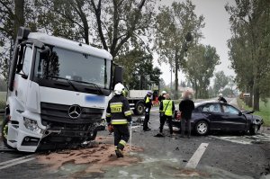 policjanci pracują na wypadku