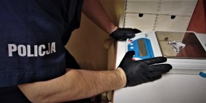 policjanci zabezpieczyli 5 automatów do gier i narkotyki