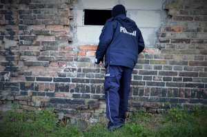 policjant podczas patrolu
