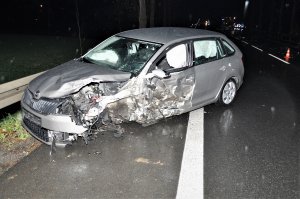 policjanci pracują na miejscu wypadku