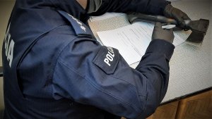 policjanci wykonują czynności w związku z rozbojem