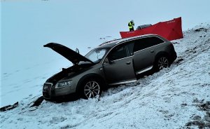 policjanci wykonują czynności na wypadku