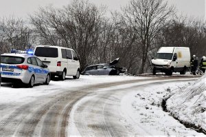 policjanci pracują na wypadku