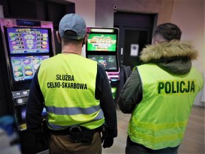 policjanci działają wspólnie z KAS