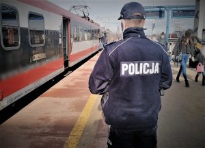 policyjne działania na dworcu PKP