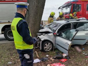 policjanci wykonują czynności na wypadkach