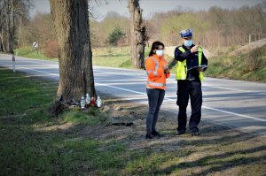 policjanci pracują na komisji