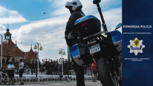 policjant na motocyklu