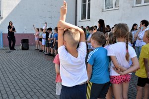 policjanci na spotkaniu z uczniami