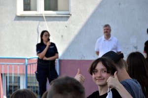 policjanci na spotkaniu z uczniami