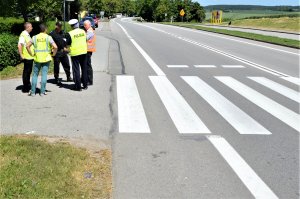 policjanci na lustracji śmiertelnego wypadku