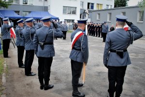 policjanci i pracownicy cywilni podczas obchodów Święta Policji