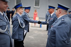 policjanci i pracownicy cywilni podczas obchodów Święta Policji