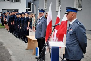 policjanci i pracownicy cywilni podczas obchodów Święta Policji