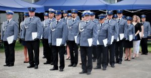 policjanci i pracownicy cywilni podczas obchodów Święta Policji