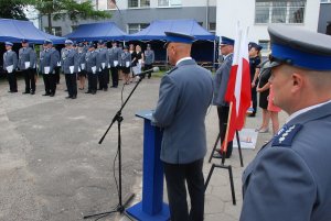 policjanci i pracownicy cywilni podczas obchodów Święta Policji