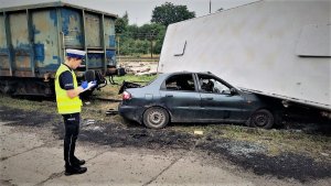 policjanci podczas wspólnych ćwiczeń ze strażakami
