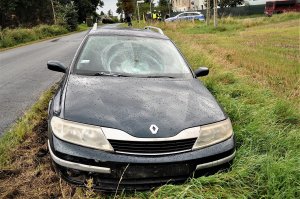 policjanci pracują w miejscu wypadku