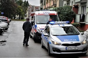 policjanci wykonują czynności na wypadku