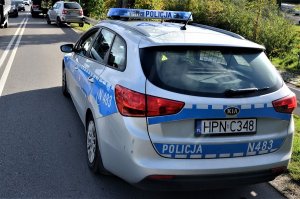 policjanci pracują w miejscu zdarzenia