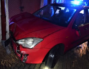 policjanci wykonują czynności na wypadku