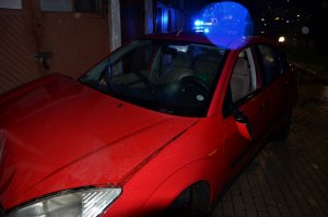 policjanci wykonują czynności na wypadku