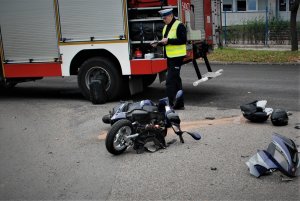 policjanci wykonują czynności na wypadku