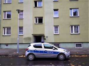 policjanci w miejscu pożaru