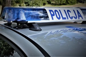 napis policja na radiowozie