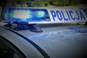 policyjne światła uprzywilejowania z napisem policja