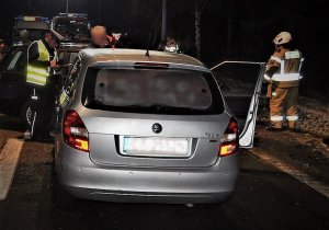 policjant podczas czynności na miejscu wypadku