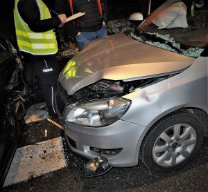 policjant podczas czynności na miejscu wypadku