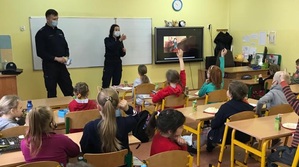 policjanci podczas spotkań z dziećmi