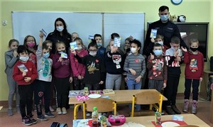 policjanci podczas spotkań z dziećmi